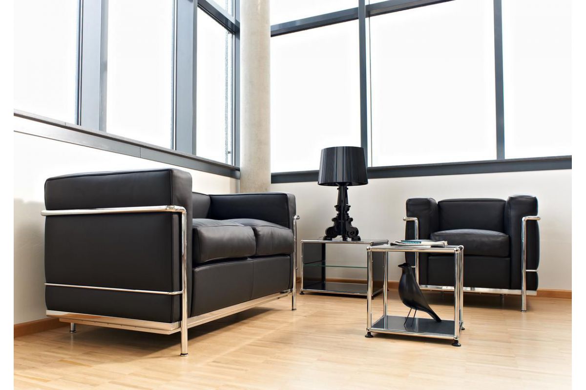 Canapé ergonomique et design en cuir avec structure chromée
