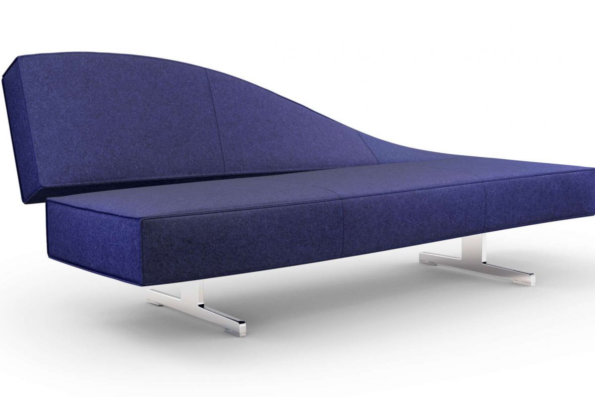Canapé confortable en tissu bleu sans accoudoirs, piétement en métal chromé 