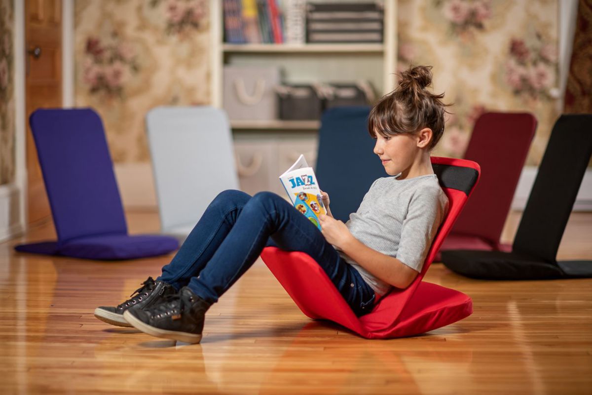 Chaise Ray-Lax rouge avec enfant