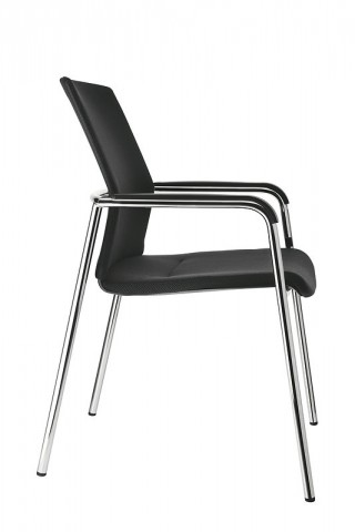 Chaise visiteur confortable en tissu noir avec accoudoirs et 4 pieds en aluminium chromé